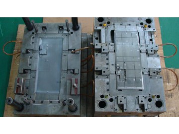 廠家開發設計塑料模具/汽車配件/醫療器材模具/光通信器件模具